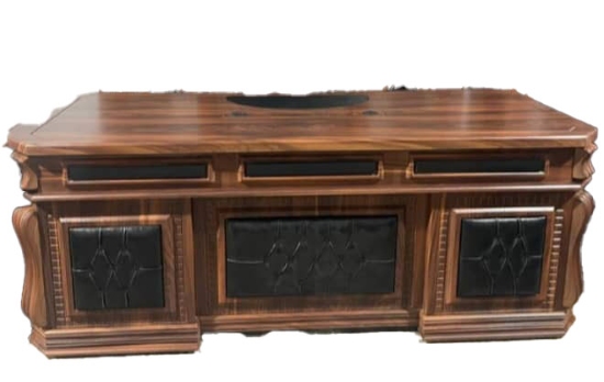 تصویر میز مدیریت مدل امپراطور