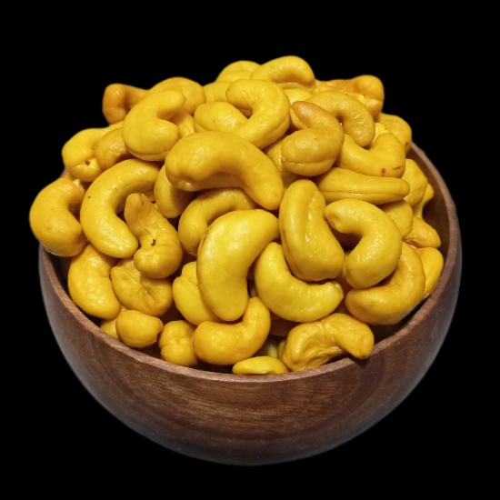 تصویر بادام هندی زعفرانی سایز متوسط