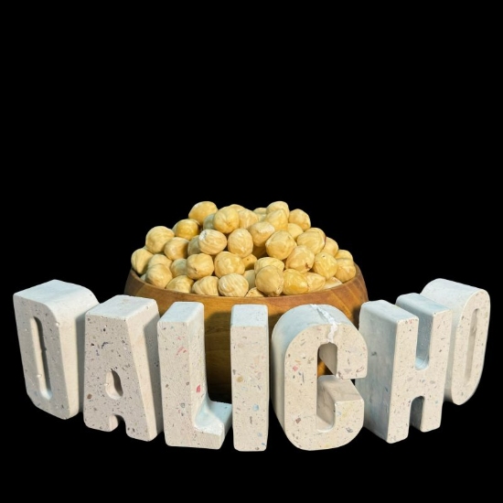 تصویر مغز فندق سفید لوکس